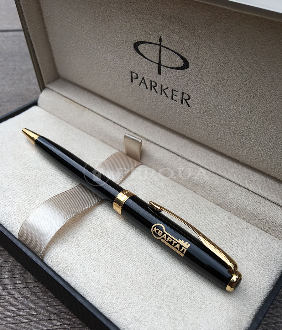 Шариковая ручка Parker Sonnet с гравировкой логотипа.